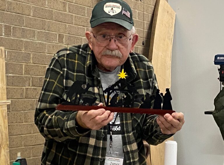 James' scroll saw Christmas scene